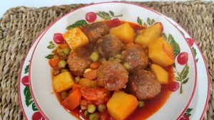 HARİKA BİR AKŞAM YEMEĞİ ÖNERİSİ KÖFTELİ ORMAN KEBABI TARİFİ