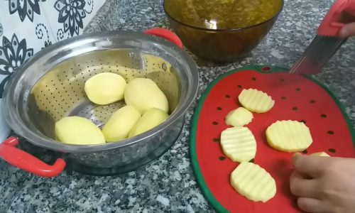 FIRINDA KOLAY VE PRATİK PATATES  –  PATATESLİ YEMEK TARIFLERİ