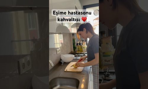 Eşime haftasonu kahvaltısı hazırlıyorum