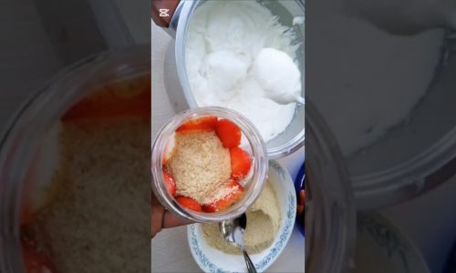 Sadece 5 dakikada nefis bir tatlı çilekli ve muzlu yalancı magnolya 👀