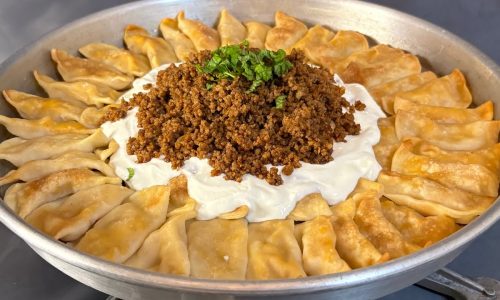 Masterchef te Yapılan 👨‍🍳 Ömür Akkor Şefimin Tarifi Tepsi Mantısı Nasıl Yapılır.